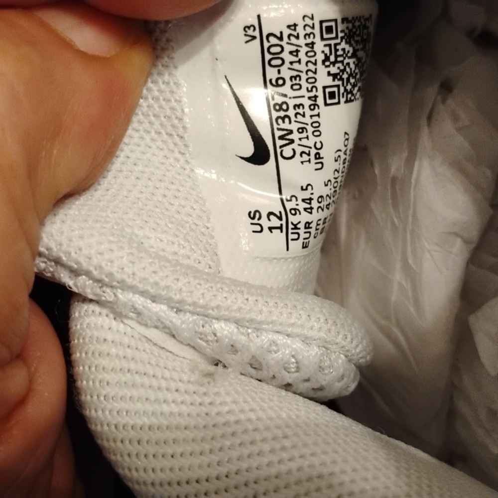 Brand New Nike Women's Sneakers Size 12 - Picture 6 of 6